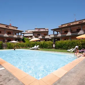 Апартаменты - Pool & Relax, Фоллоника